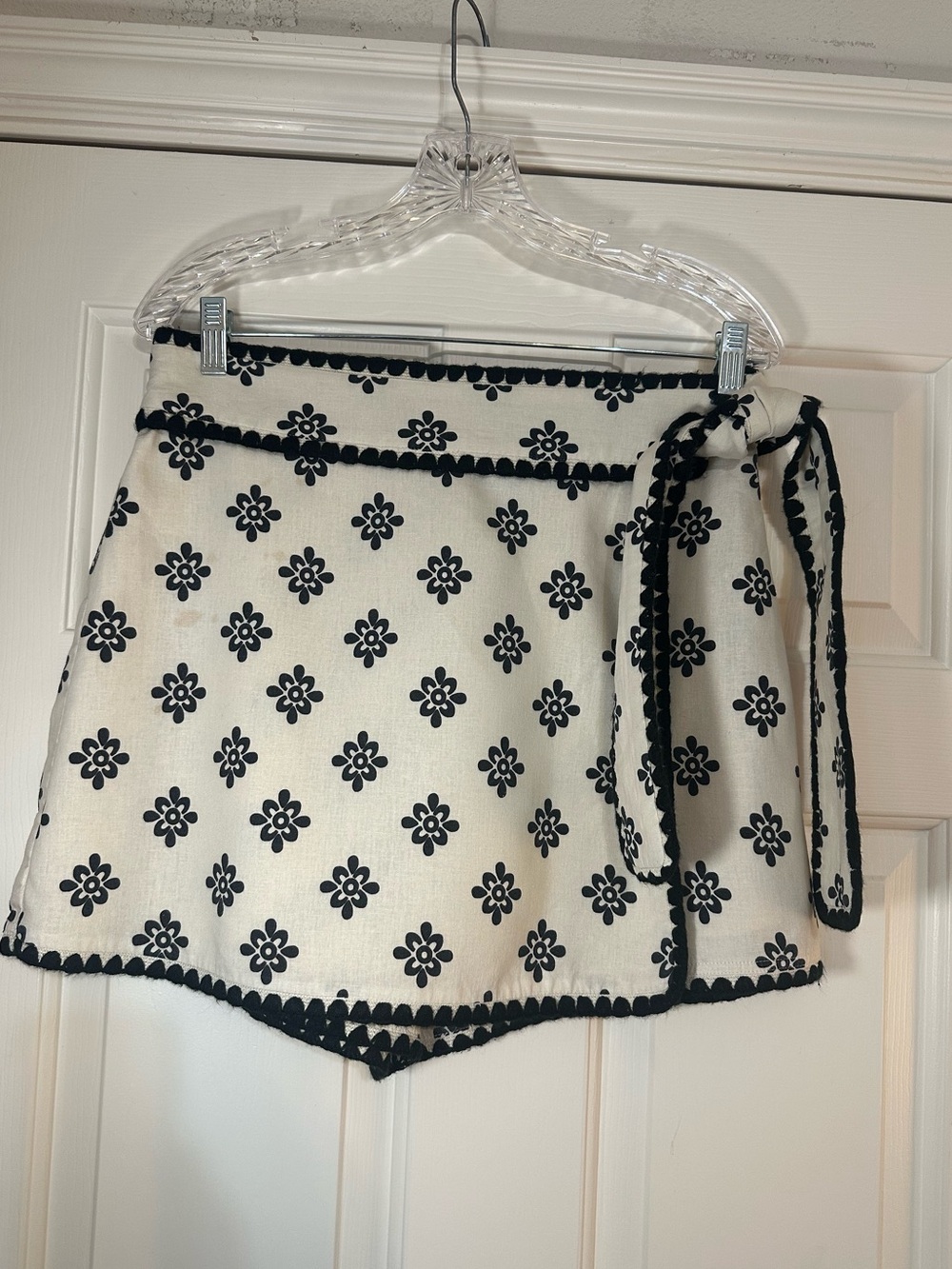 FARM Rio Anthropologie Linen Wrap Skort Floral Black Ivory M Boho Resort - Picture 2 of 15